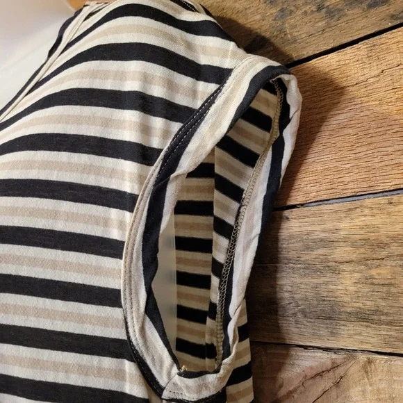 Bassike women's stripped light weight short sleeve top size medium - Picture 4 of 7